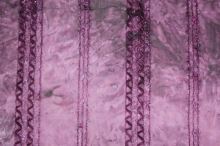 Šifon fialový s výšivkou, třásně, š.145