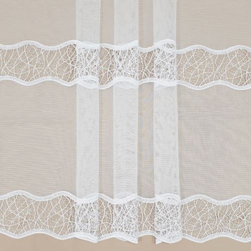 Záclona opticky biela s čipkovou bordúrou, v.145cm