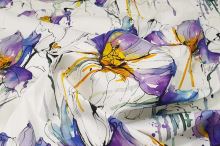 Bavlna bílá, fialovo-žluté květy, š.145