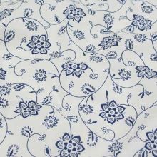 Bavlna bílá, modrý květ š.140
