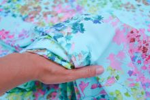 Šatovka dusty mint, barevné lístečky, š.150 (3)