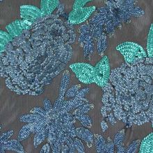 Tyl černý, tyrkysovo-modrý flitrový květ š.145/130
