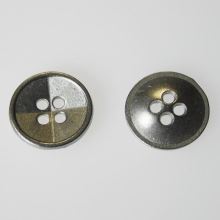 Gombík strieborný K24-7, priemer 15 mm.