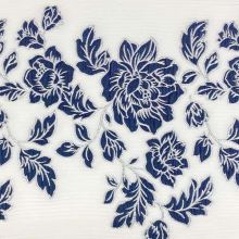 Kostýmovka bílá, modrý květinový žakár, š.135
