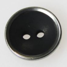 Knoflík černý s kovovým okrajem K24-2, průměr 15 mm.