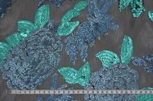 Tyl čierny, tyrkysovo-modrý flitrový kvet š.145 / 130