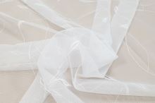 Záclona bílá, vyšívané větvičky, v.290cm