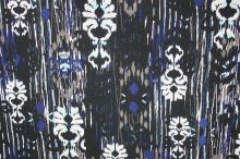 Bavlna černá, barevný vzor modrý pavouk š.135