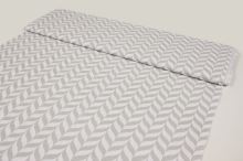 Bavlnené plátno biele, sivý geometrický vzor, š.140