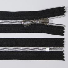 Zip spirálový 6mm délka 12cm, barva 332 (nedělitelný) se stříbrnými zoubky