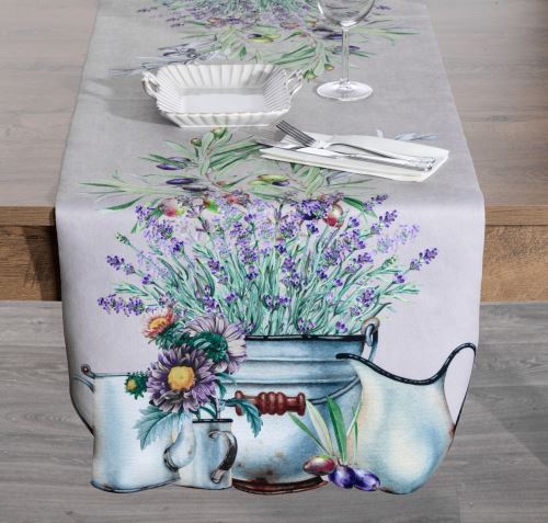 Behúň šedý, 40 x 140cm - kvetináč s levanduľou a olivami