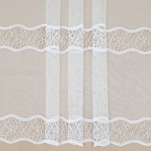 Záclona opticky bílá s krajkovou bordurou, v.175cm